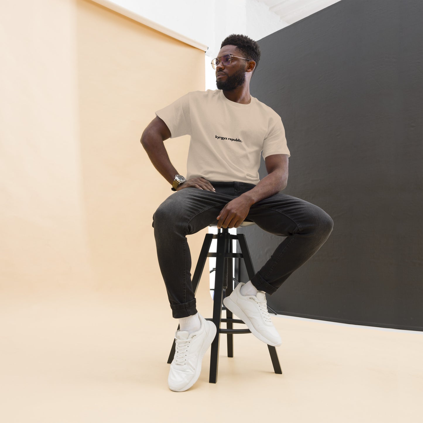 Beige Classic Tee | kr.1